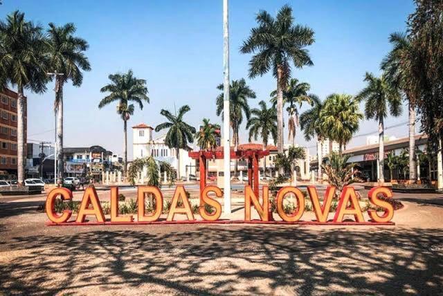 Hotel Golden Dolphin Com Cafe Da Manha! Piscinas 24H Caldas Novas Dış mekan fotoğraf