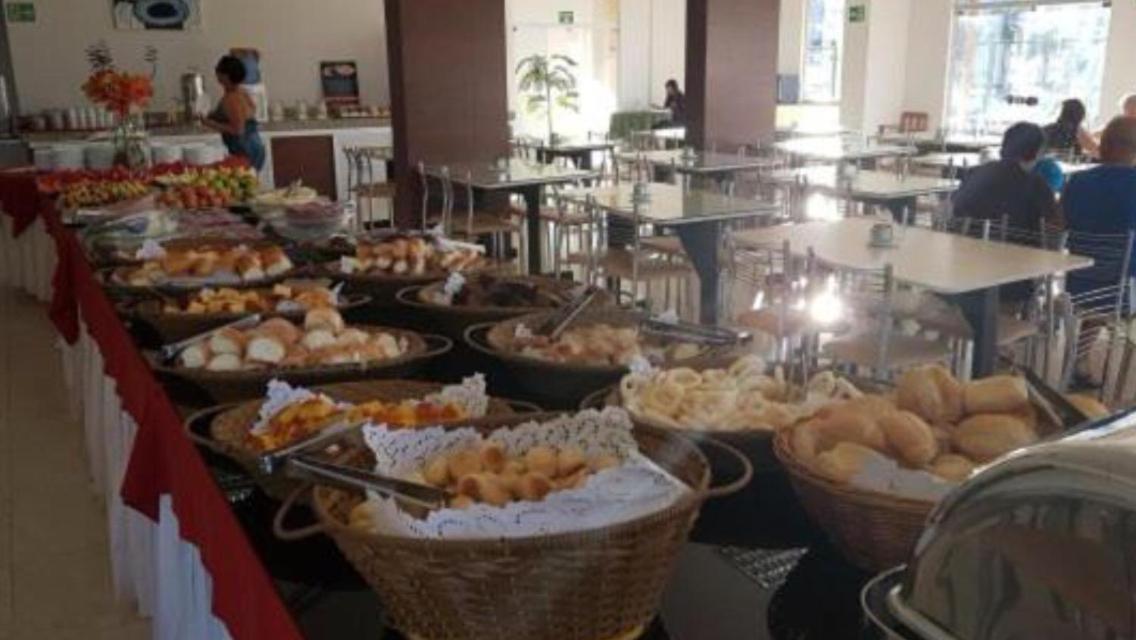 Hotel Golden Dolphin Com Cafe Da Manha! Piscinas 24H Caldas Novas Dış mekan fotoğraf